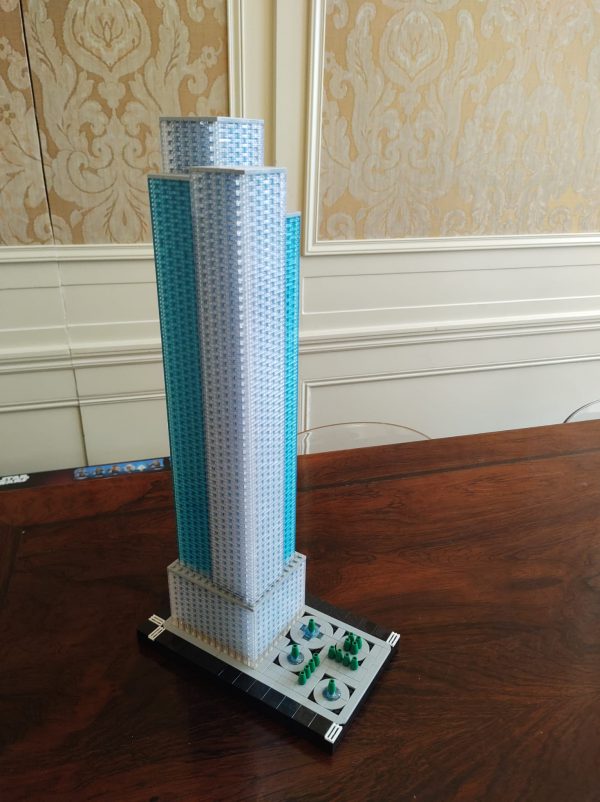 LEGO_MOC_Architecture_3_Hudson_Boulevard