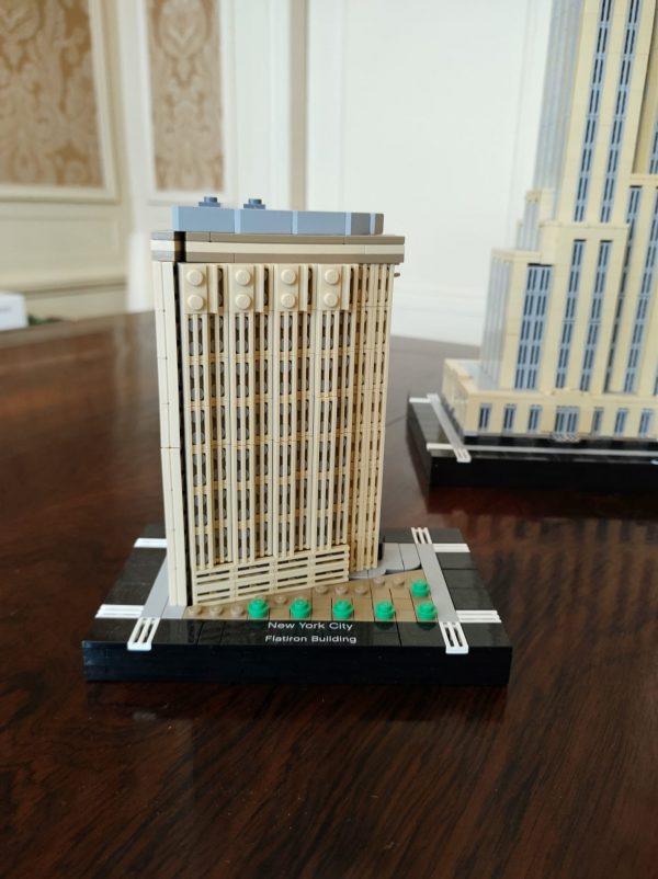 LEGO_MOC__Architecture_Flatiron_Building